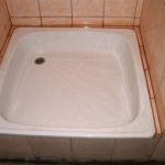Как установить душевой поддон на кирпичи